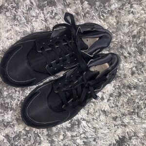 Nike Hurache Size 7 Black Athletic Boys Sneakers